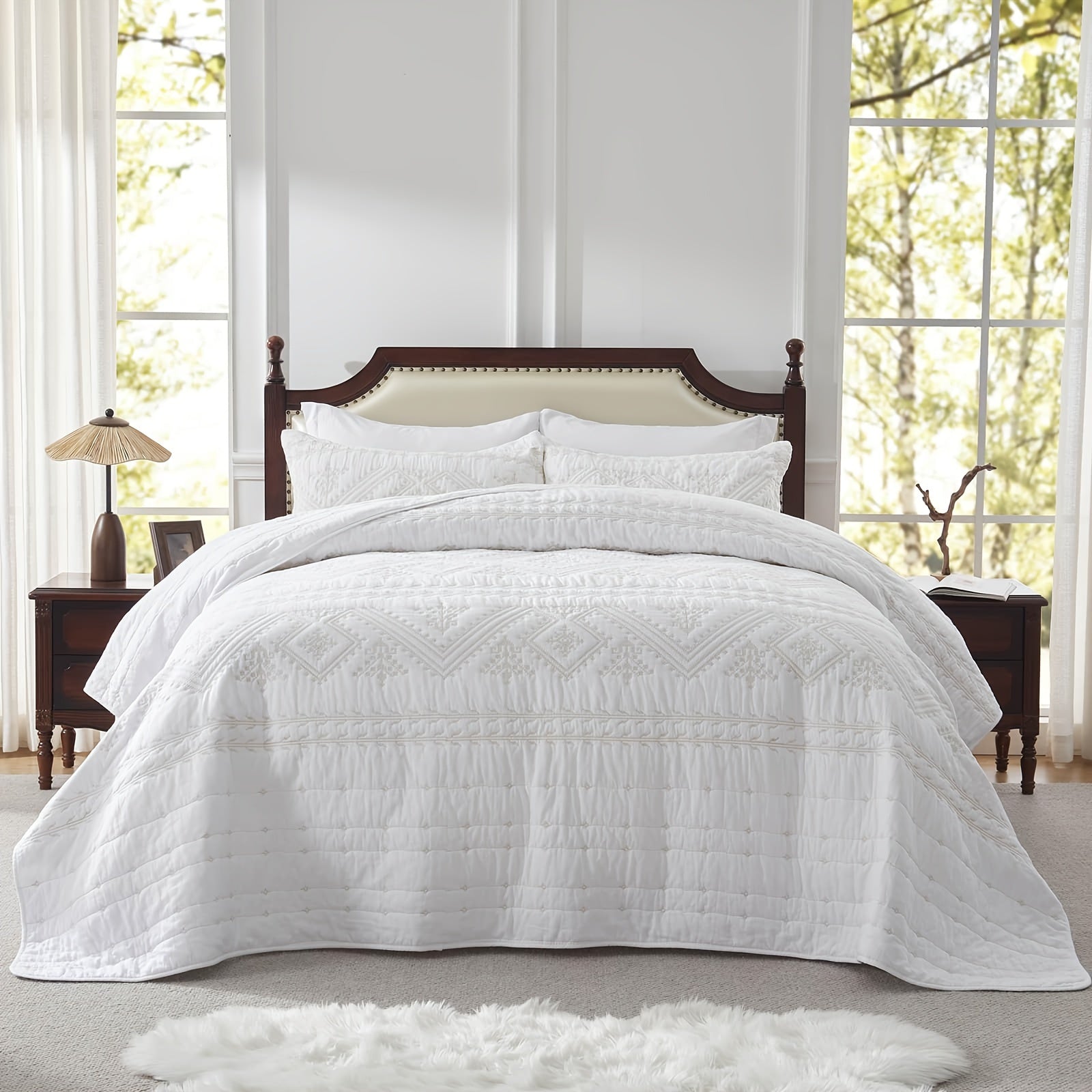 100% Cotton 3-Piece Quilt Set With Golden\u002FTan Print - White Full Queen Size Lightweight Bedspread Coverlet - 90''x98'' Soft Luxurious Embroidered Bedding Set For All Seasons (1 Quilt, 2 Pillow Shams)