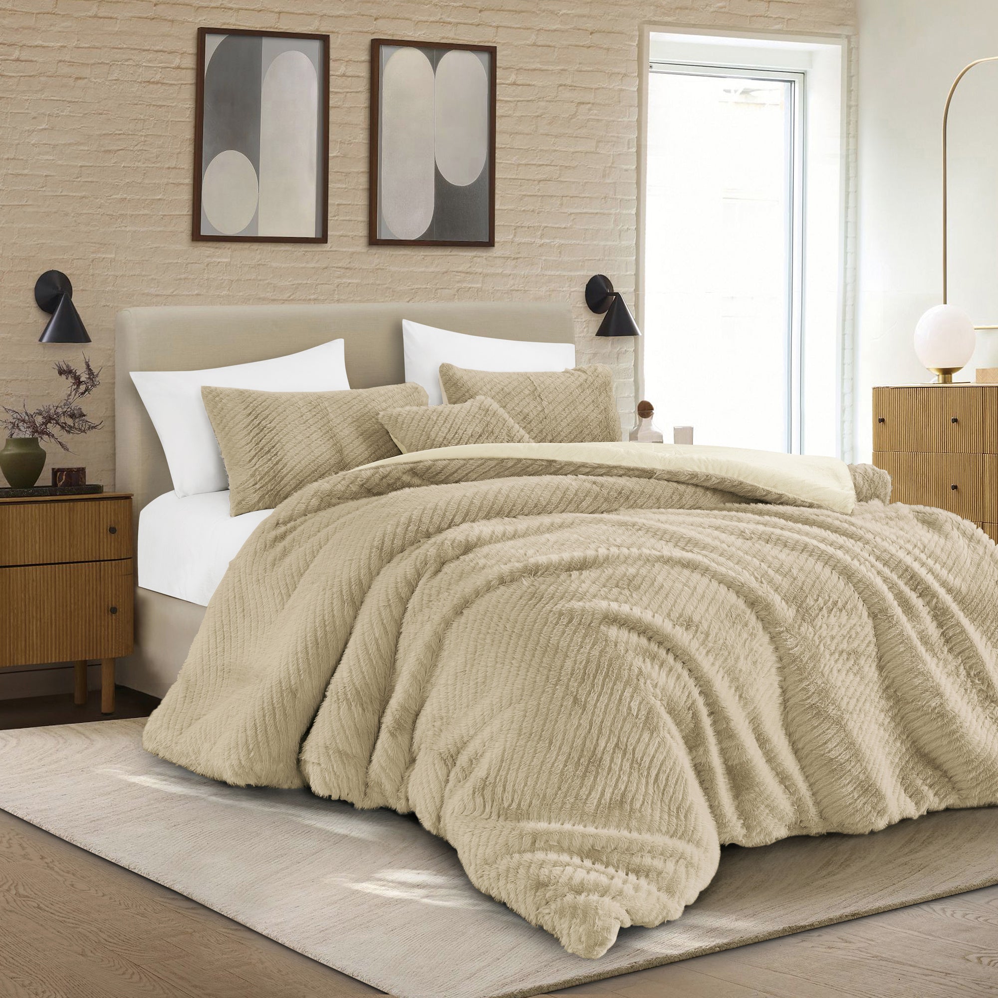 4-Piece Premium Faux Fur Comforter Set –Ultra Soft, Thick & Elegant Bedding Ensemble | Cloud-Like Cozy Filling| Elegant Drape & Bedroom Focal Point. Queen \u002F King Size | High-Quality Cozy Home Decor