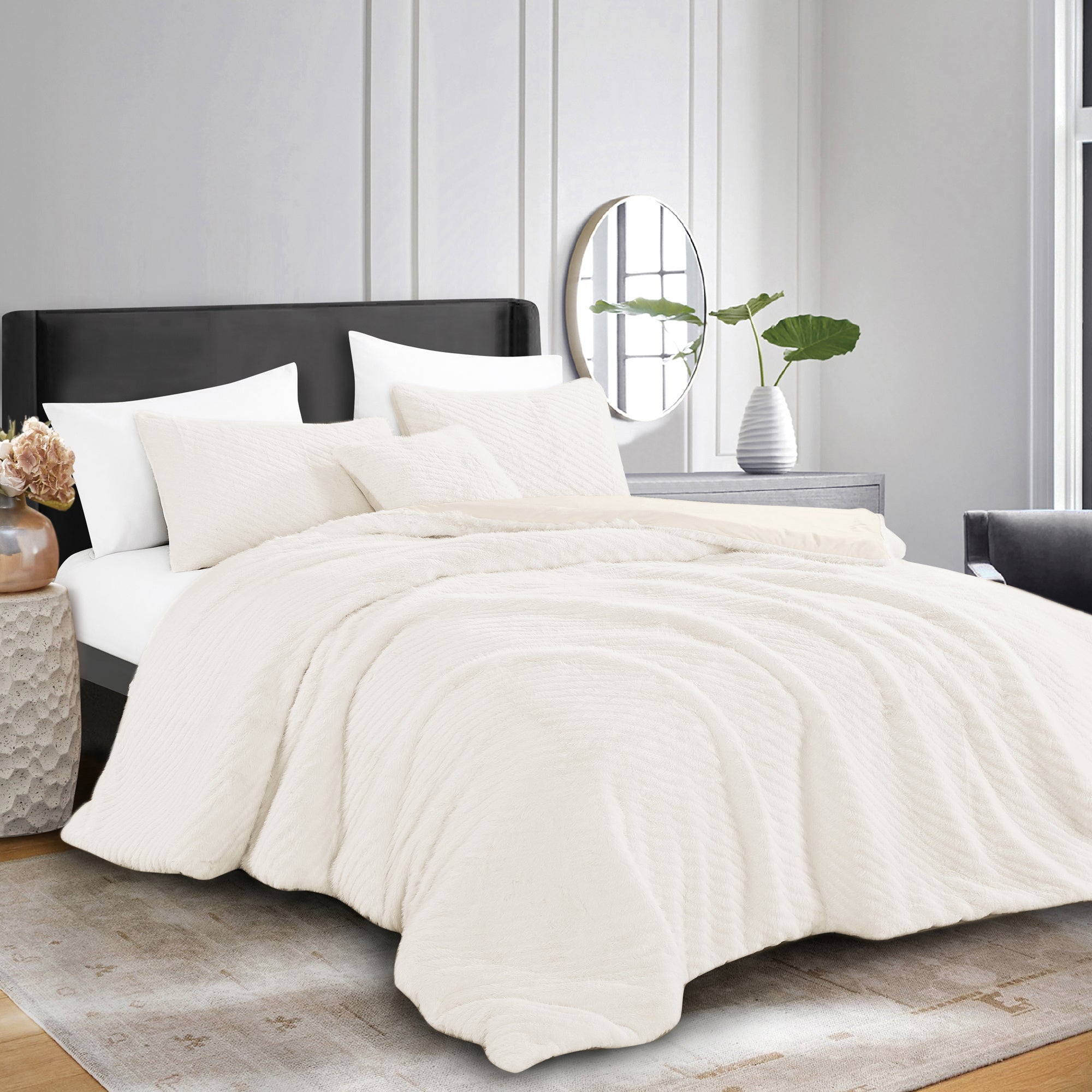4-Piece Premium Faux Fur Comforter Set –Ultra Soft, Thick & Elegant Bedding Ensemble | Cloud-Like Cozy Filling| Elegant Drape & Bedroom Focal Point. Queen \u002F King Size | High-Quality Cozy Home Decor