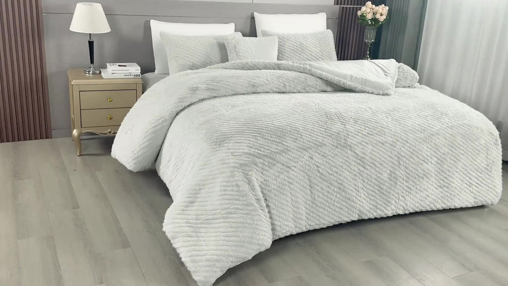 4PCS Luxury Faux Fur Comforter with high end quality Velvet backing .multiple pieces. Including 1 luxury comforter, 2 faux fur pillow cases . and one high quality deco cushion