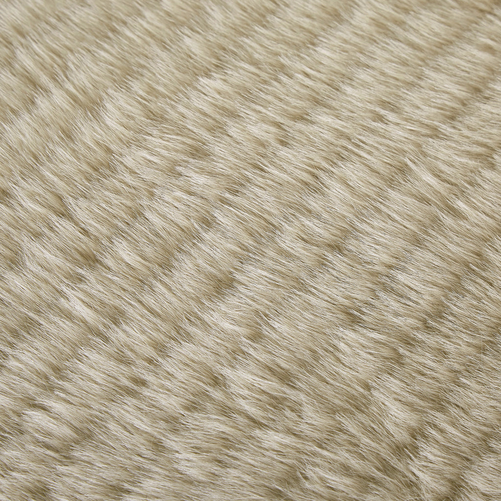4PCS Luxury Faux Fur Comforter with high end quality Velvet backing .multiple pieces. Including 1 luxury comforter, 2 faux fur pillow cases . and one high quality deco cushion