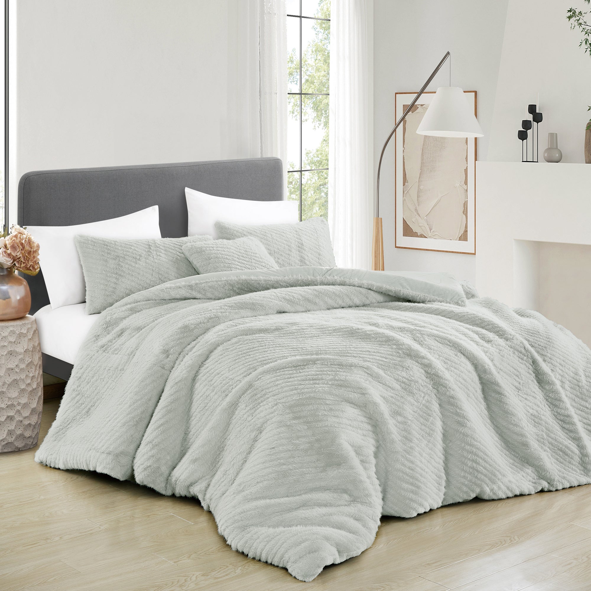 4-Piece Premium Faux Fur Comforter Set –Ultra Soft, Thick & Elegant Bedding Ensemble | Cloud-Like Cozy Filling| Elegant Drape & Bedroom Focal Point. Queen \u002F King Size | High-Quality Cozy Home Decor